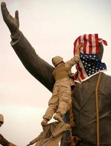 American_flag_Saddam_statue
